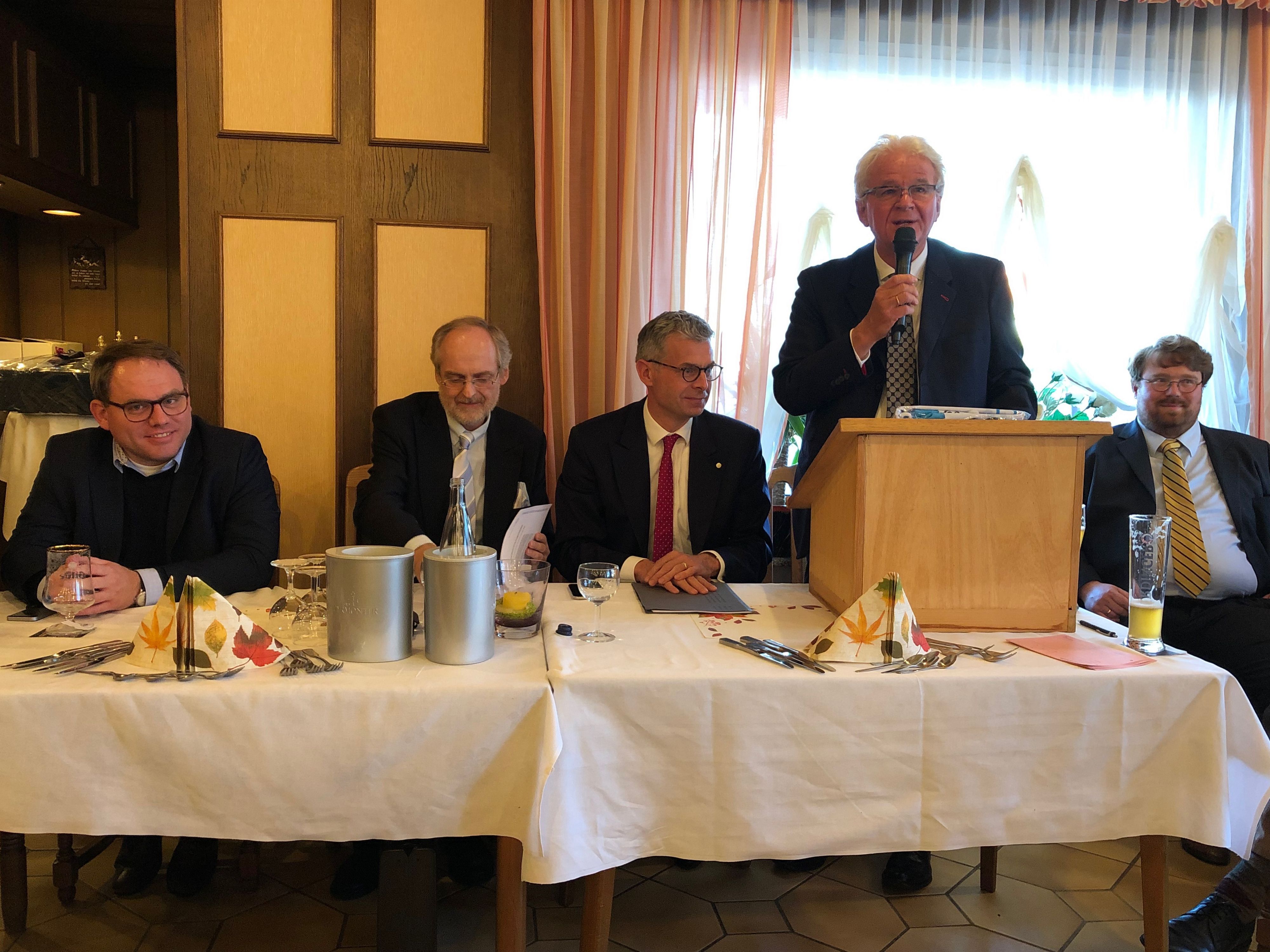 Con Nect De Calenberger Online News Mitglieder Feiern Hundert